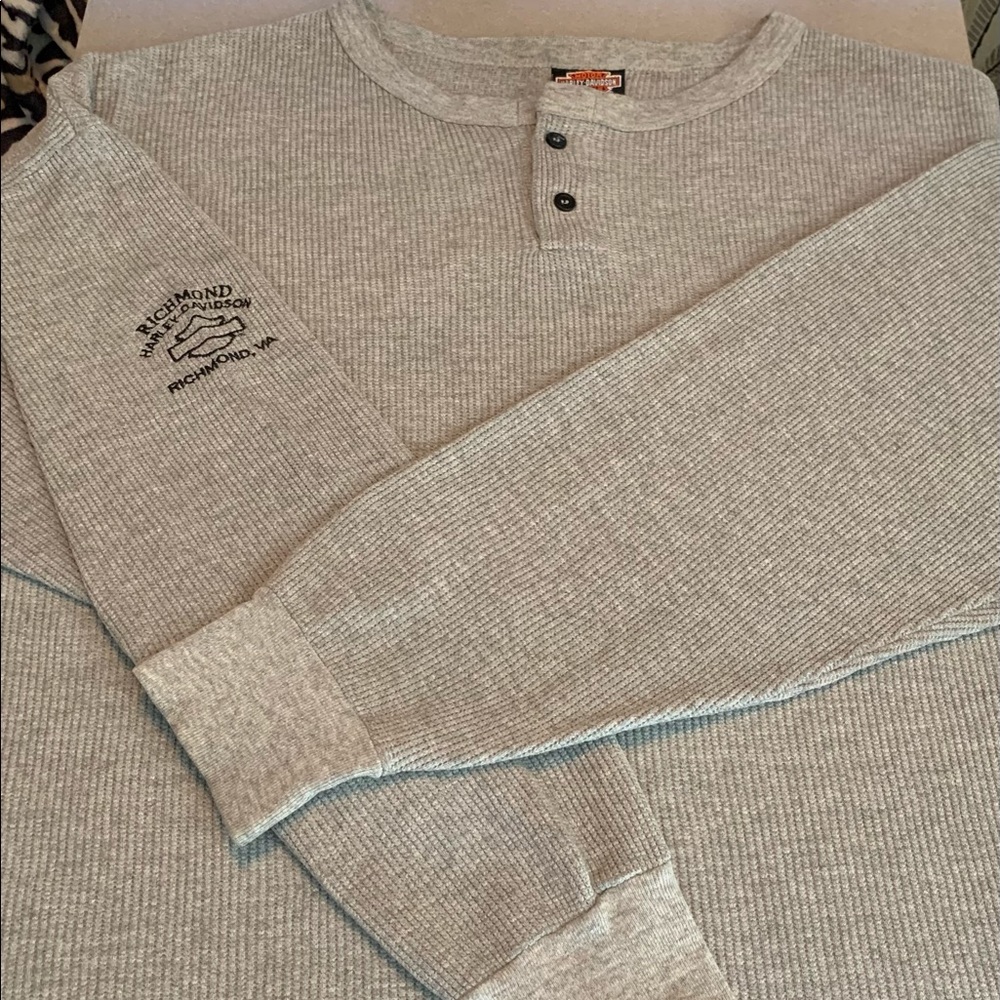 Nice Harley Davidson Long Sleeve Pull Over Shirt.  Insulated.  Mens 2 XL